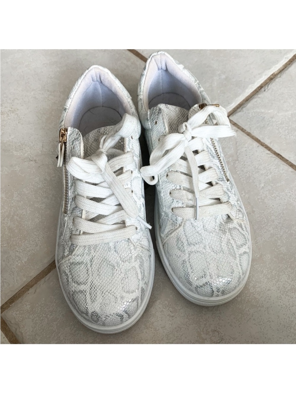 SHEIN • Snakeskin Print Sneakers